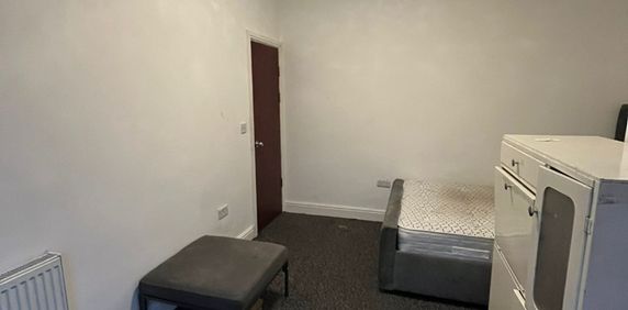 Room in a Shared House, Mitford Place, LS12 - Photo 2