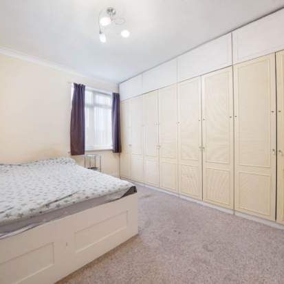 3 bedroom property to rent in Ilford - Photo 1