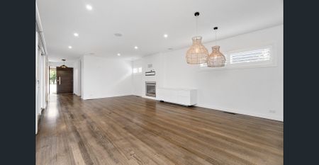 BREATHTAKING VIEWS & FAMILY LUXURY! - Photo 3