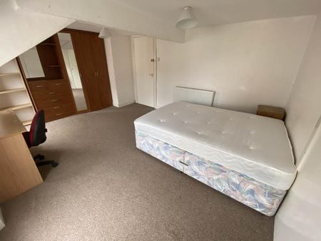 4 bedroom terraced house to rent - Photo 3