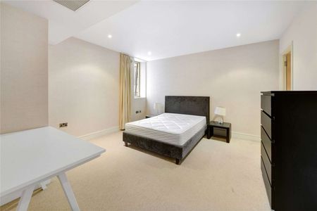 Spacious 3 bedroom, 3 bathroom apartment, with large reception room and separate kitchen. Perfect for 3 sharers (HMO license). Situated in the heart of Westminster, with 24/7 concierge. - Photo 5