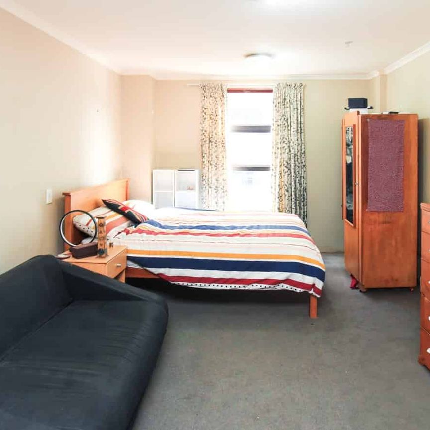 Central location studio apartment - Photo 1
