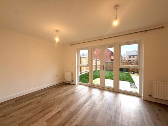 3 bed town house to rent in Granite Rise, Pinhoe, EX4 - Photo 1