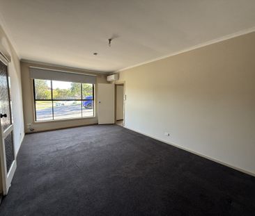 47 Endeavour Crescent, Endeavour Hills VIC 3802 - Townhouse For Ren... - Photo 5