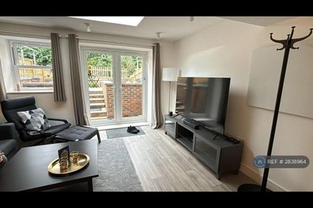 1 bedroom flat to rent - Photo 2