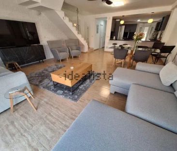 Alquiler de chalet adosado en Calle Manolete - Photo 2