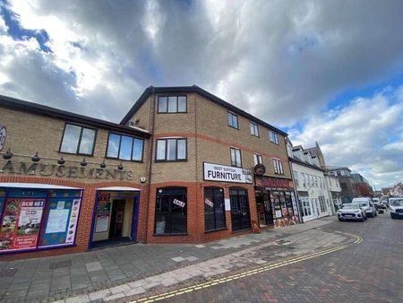 High Street, Town Centre, CB9 - Photo 5