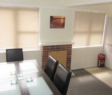 1 large studio room available in a BOARDING HOUSE. - Photo 2