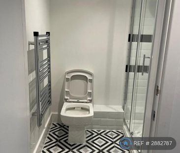 2 bedroom end of terrace house to rent - Photo 6