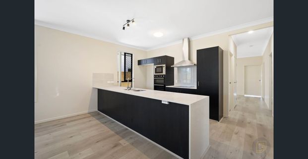 Brand New Home plus 3.5kw Solar Power - Photo 1