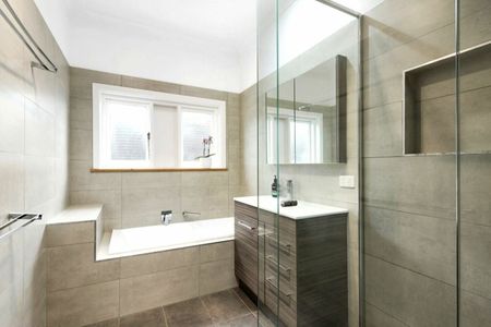 THREE BEDROOM HOME IN FANTASTIC LOCATION - Photo 4