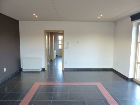 Duplex-app. met 2 slpk., terras en garage in Herk-de-Stad. - Photo 2