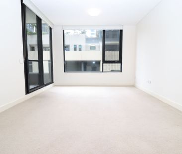 Study | North facing - Photo 4