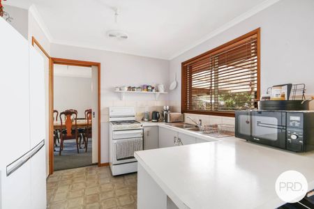 PERFECT FAMILY HOME - Photo 5