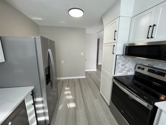 🏡 Beautiful 3 Bedroom Duplex for Rent - Photo 1