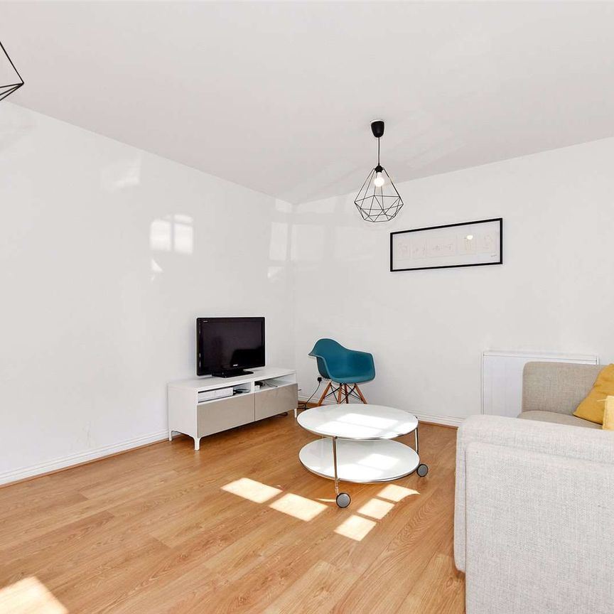 A modern, ground floor, two bedroom apartment - Photo 1