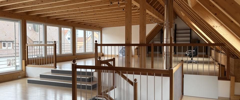 Großzügige Maisonette Wohnung mit Balkon, direkt im Zentrum - Photo 1