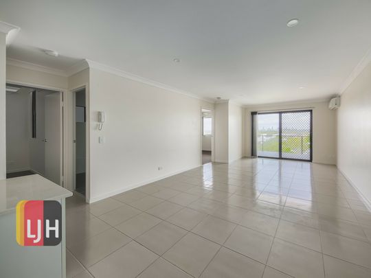 AIR CONDITIONED 2 BEDROOM UNIT WITH LIFT ACCESS - Photo 1