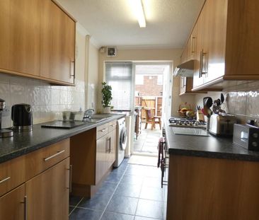 3 bedroom terraced house to rent - Photo 4