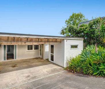 Character in Stanmore Bay - Photo 5