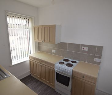 To Let 1 Bed Flat - Photo 1