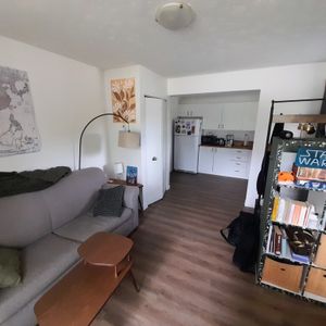 Beau 3 1/2 à Louer électros Inclus - Photo 2