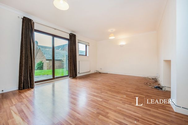 5 bedroom house to rent Hindemith Gardens, Old Farm Park, MK7 - Photo 1