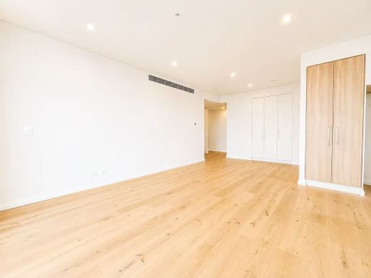 Water View High Level 2 Bedder + 2 Bath + 1 Parking | Spacious Balcony | Water, Sydney CBD & Parramatta CBD Views - Photo 1