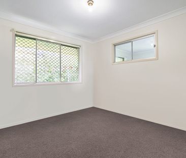 CONVENIENTLY POSITIONED WITH A LAYOUT TO SUIT THE FAMILY - Photo 6