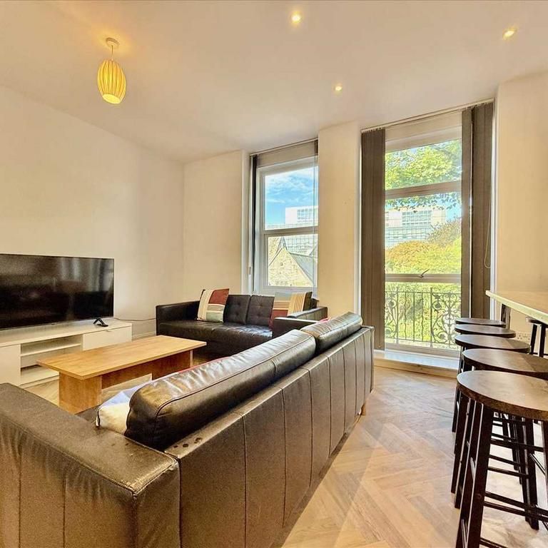 8 bedroom house to rent - Photo 1