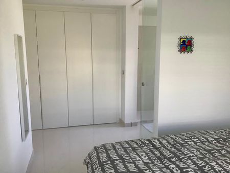 Middle Floor Apartment in Estepona - Photo 2
