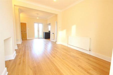 2 bedroom semi-detached house to rent - Photo 3