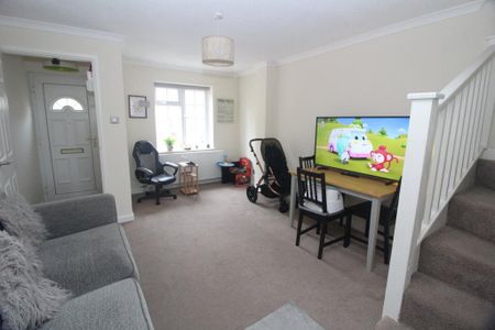 2 bedroom end of terrace house to rent - Photo 2
