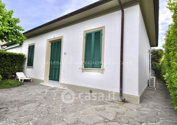 Villa in Affitto in Via Francesco Carrara a Forte dei Marmi