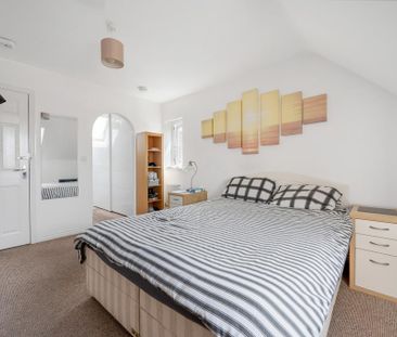 4 bedroom semi-detached house to rent - Photo 5