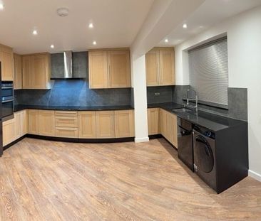 3 Bed Semi-Detached House, London, N13 - Photo 1