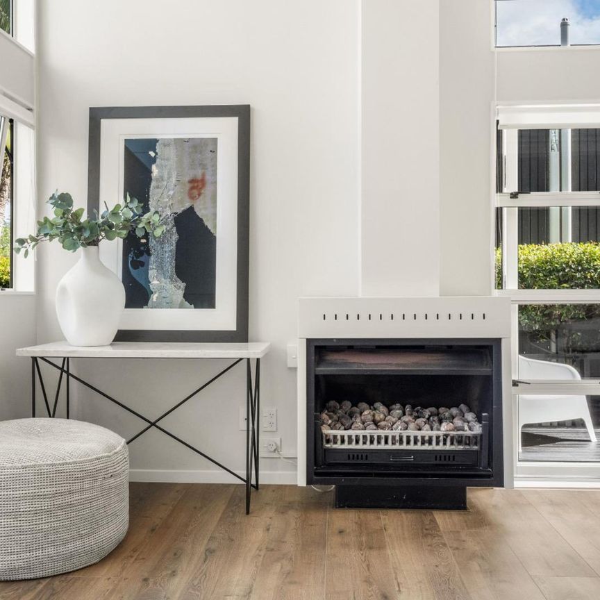 Sunny Well Presented Townhouse - Photo 1