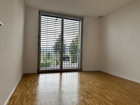 Moderne 3.5-Zimmerwohnung an zentraler Lage - Photo 3