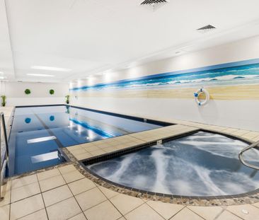 Centrally located apartment with building amenities - Photo 6