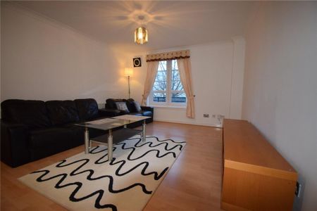 3 bedroom flat to rent - Photo 4