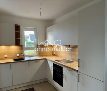 Umgeben von Einfamilienhäusern: Erstbezug 3-Zimmer Wohnung mit EBK,... - Photo 1