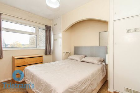 3 bed Flat for Rent - Photo 2