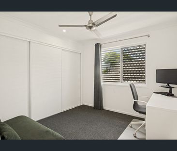 FREESTANDING MODERN TOWNHOUSE IN SMALL NUNDAH COMPLEX - Photo 6