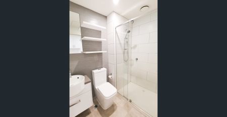 Precious 1 Bed 1 Bath 1 Carpark Apartment in Box Hill - Photo 2