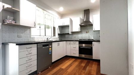 **Charming Family Home in Prime Minto Location** - Photo 3