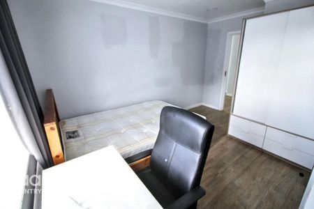 6 bedroom detached house to rent - Photo 2