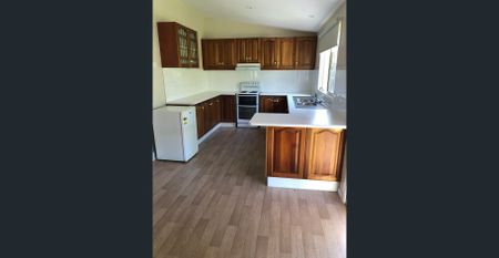 3 bedroom Flat Optional: Large Shed included - Photo 4