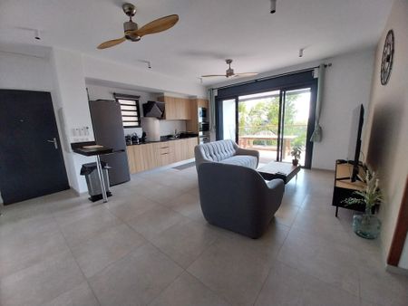 Location Appartement 4 pièces 77m² ST LEU 97436 - Photo 2