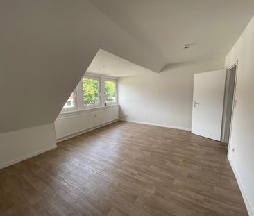 Schöne 4-Zimmer-Wohnung in Zeven mit Laminatboden und Tageslichtbad... - Photo 1