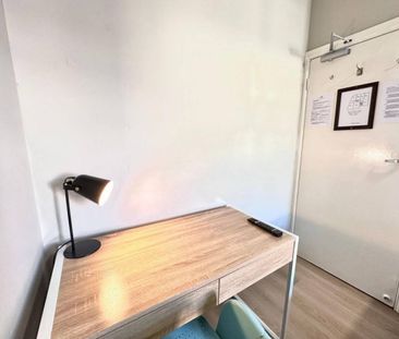 Room for Rent in the Heart of Oxford Street - Photo 3